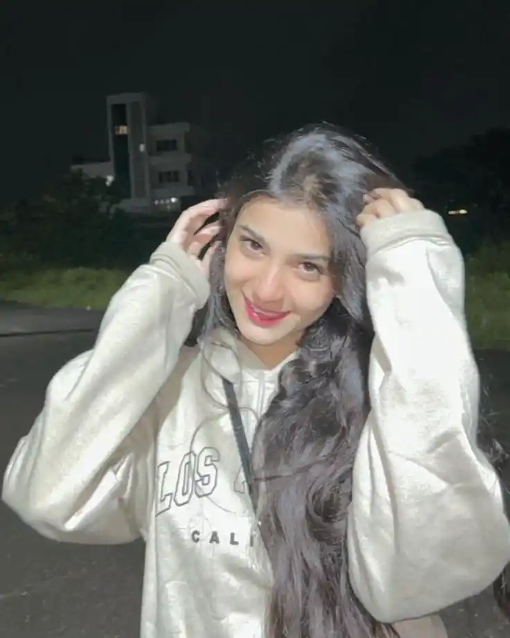 real simple girl image,Real simple girl image wallpaper,Real simple girl image download,Beautiful girl Pic Simple,Real simple girl image indian