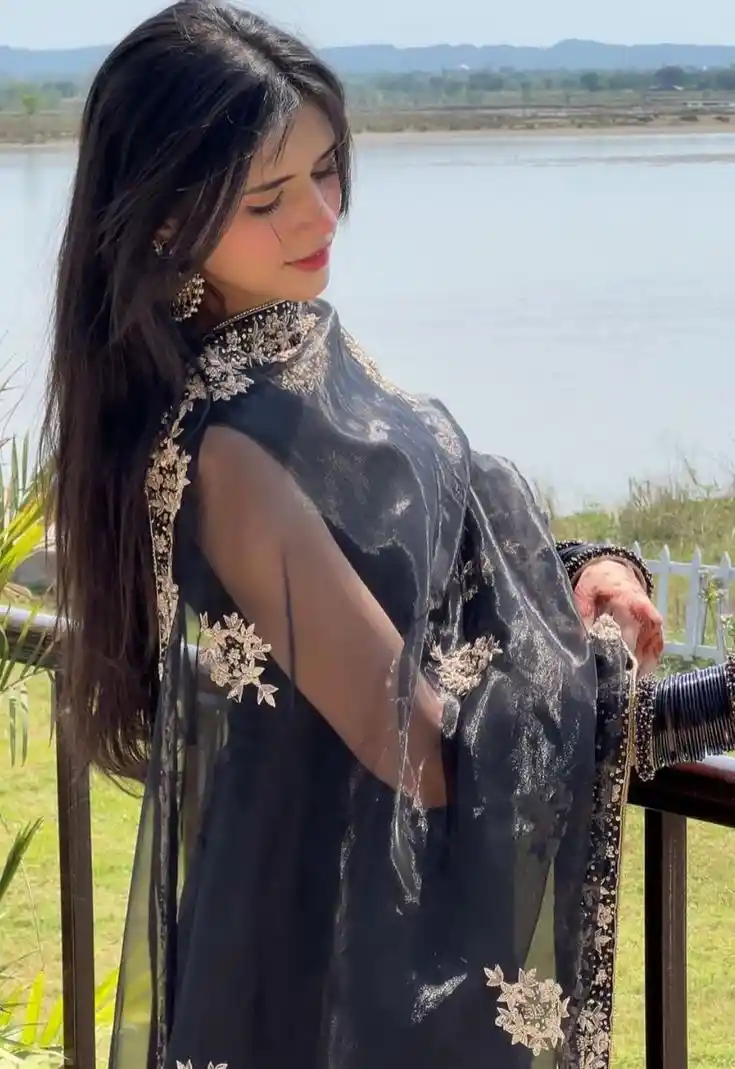 real simple girl image,Real simple girl image wallpaper,Real simple girl image download,Beautiful girl Pic Simple,Real simple girl image indian