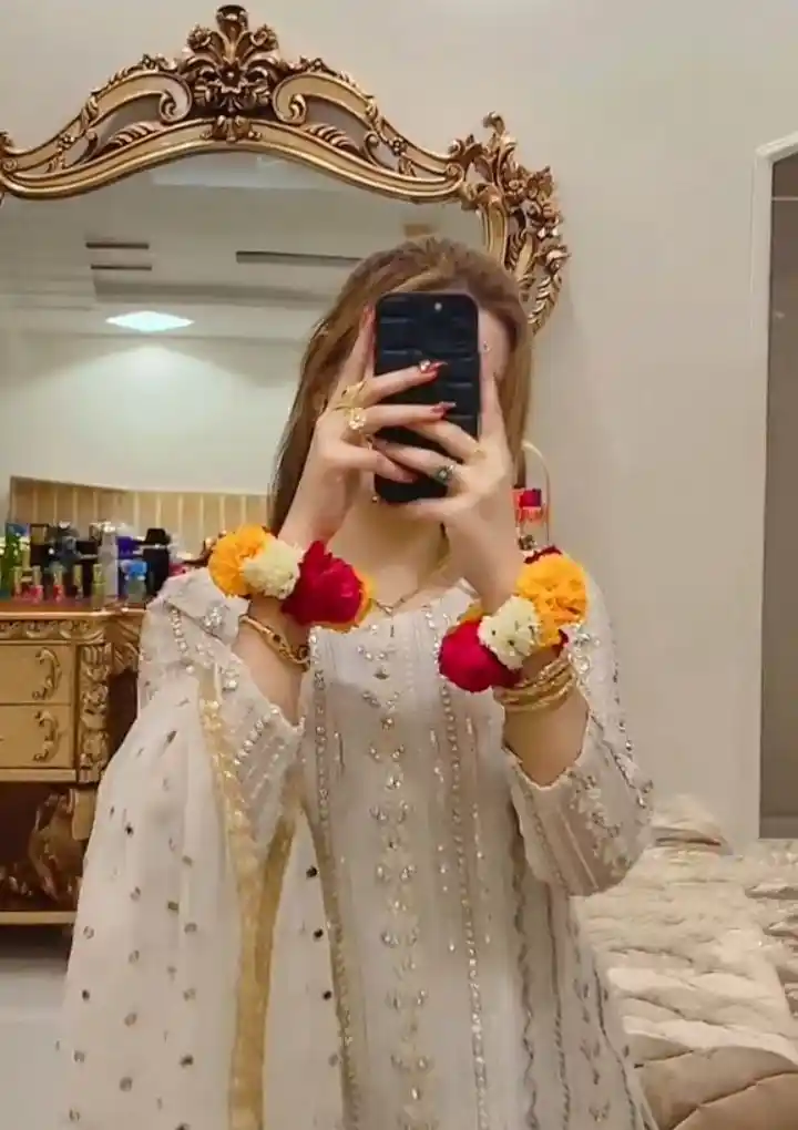 real simple girl image,Real simple girl image wallpaper,Real simple girl image download,Beautiful girl Pic Simple,Real simple girl image indian