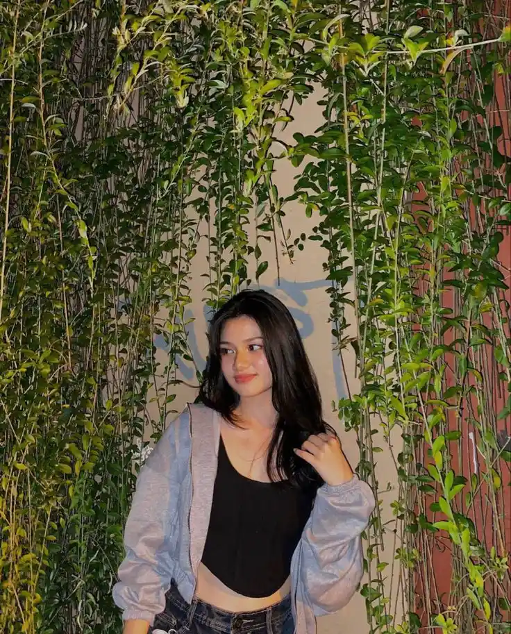 real simple girl image,Real simple girl image wallpaper,Real simple girl image download,Beautiful girl Pic Simple,Real simple girl image indian