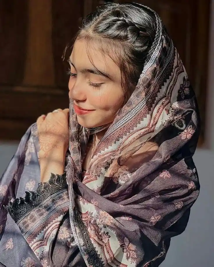 real simple girl image,Real simple girl image wallpaper,Real simple girl image download,Beautiful girl Pic Simple,Real simple girl image indian