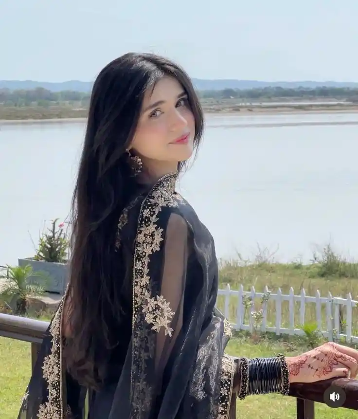 real simple girl image,Real simple girl image wallpaper,Real simple girl image download,Beautiful girl Pic Simple,Real simple girl image indian