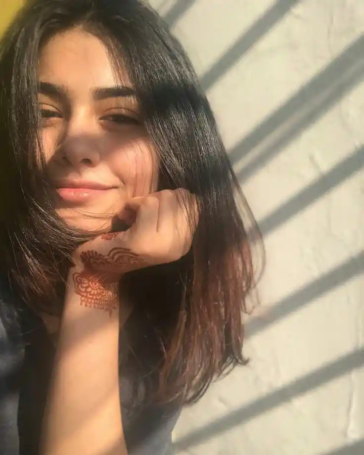 real simple girl image,Real simple girl image wallpaper,Real simple girl image download,Beautiful girl Pic Simple,Real simple girl image indian