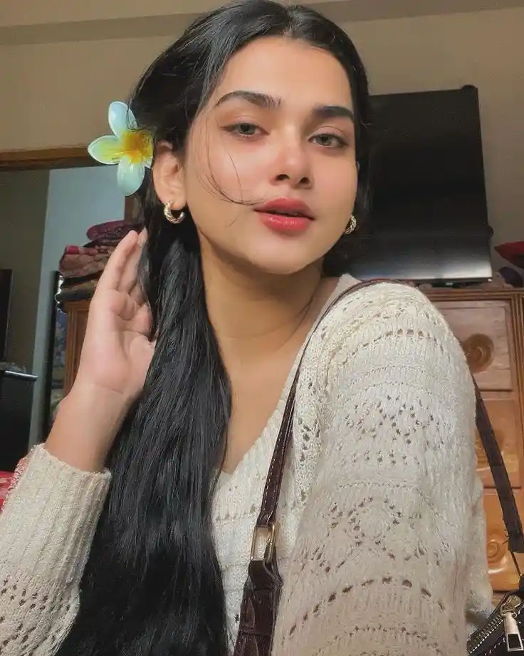 real simple girl image,Real simple girl image wallpaper,Real simple girl image download,Beautiful girl Pic Simple,Real simple girl image indian