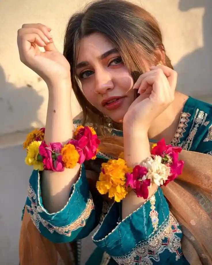 real simple girl image,Real simple girl image wallpaper,Real simple girl image download,Beautiful girl Pic Simple,Real simple girl image indian