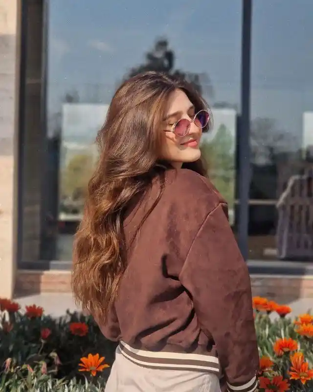 real simple girl image,Real simple girl image wallpaper,Real simple girl image download,Beautiful girl Pic Simple,Real simple girl image indian