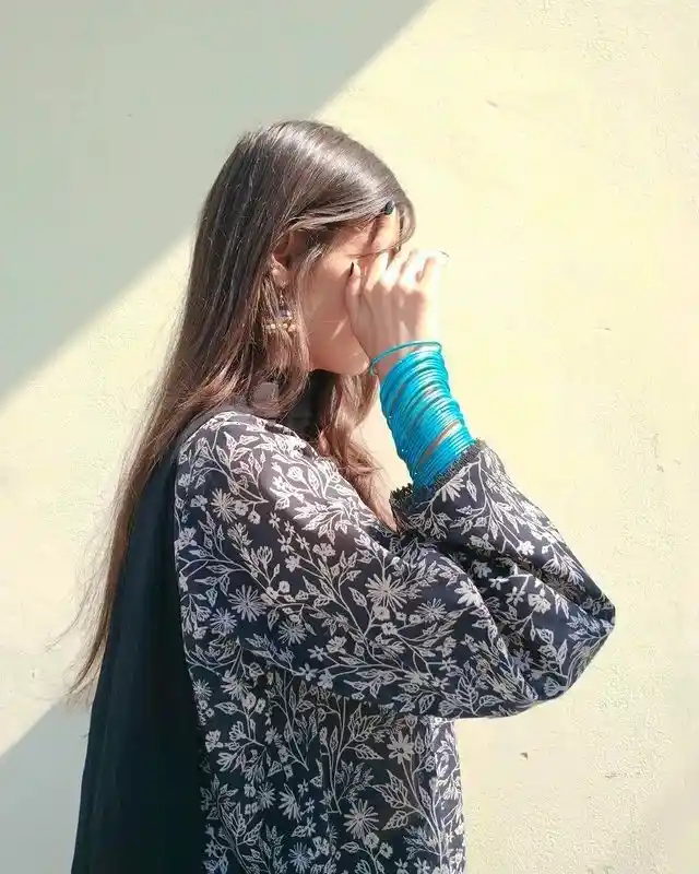 real simple girl image,Real simple girl image wallpaper,Real simple girl image download,Beautiful girl Pic Simple,Real simple girl image indian