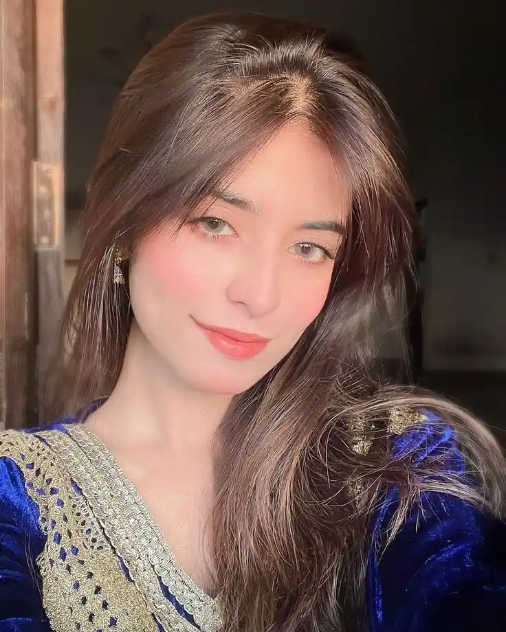 real simple girl image,Real simple girl image wallpaper,Real simple girl image download,Beautiful girl Pic Simple,Real simple girl image indian