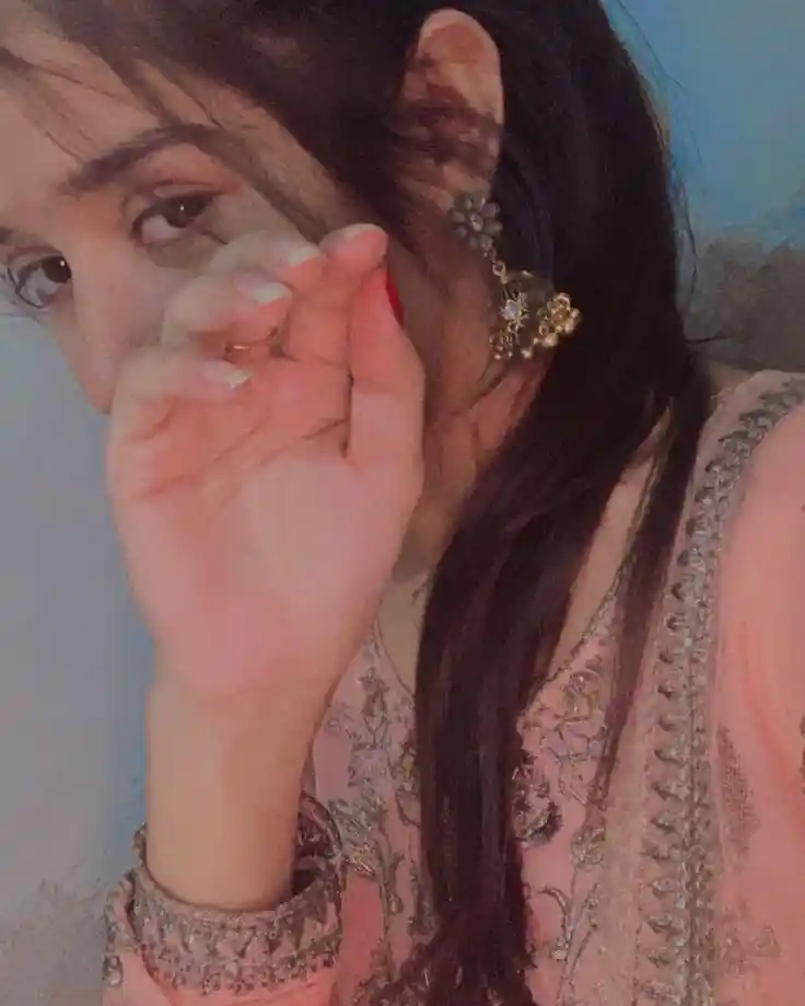 real simple girl image,Real simple girl image wallpaper,Real simple girl image download,Beautiful girl Pic Simple,Real simple girl image indian