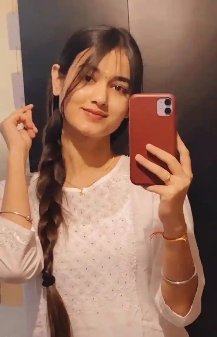 real simple girl image,Real simple girl image wallpaper,Real simple girl image download,Beautiful girl Pic Simple,Real simple girl image indian