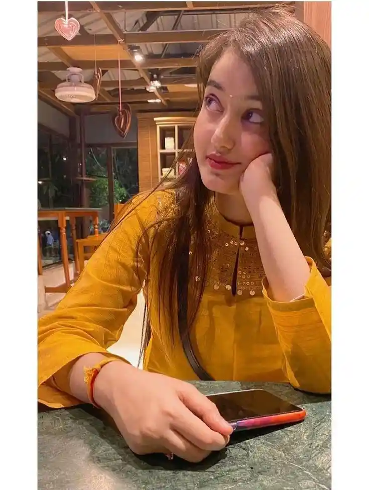 real simple girl image,Real simple girl image wallpaper,Real simple girl image download,Beautiful girl Pic Simple,Real simple girl image indian