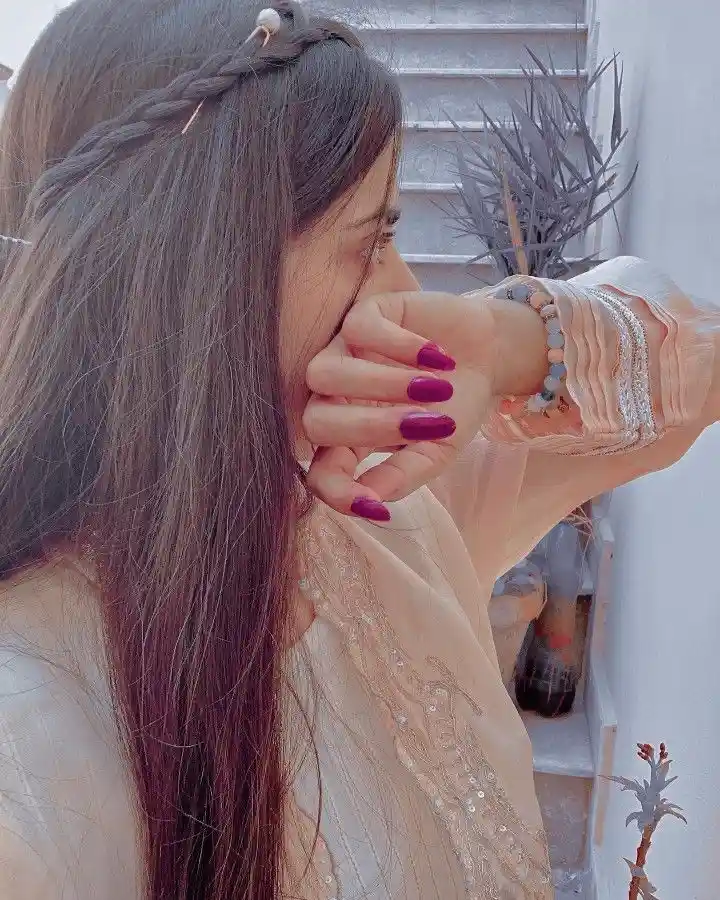 real simple girl image,Real simple girl image wallpaper,Real simple girl image download,Beautiful girl Pic Simple,Real simple girl image indian