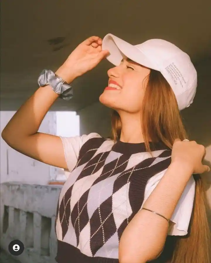 real simple girl image,Real simple girl image wallpaper,Real simple girl image download,Beautiful girl Pic Simple,Real simple girl image indian