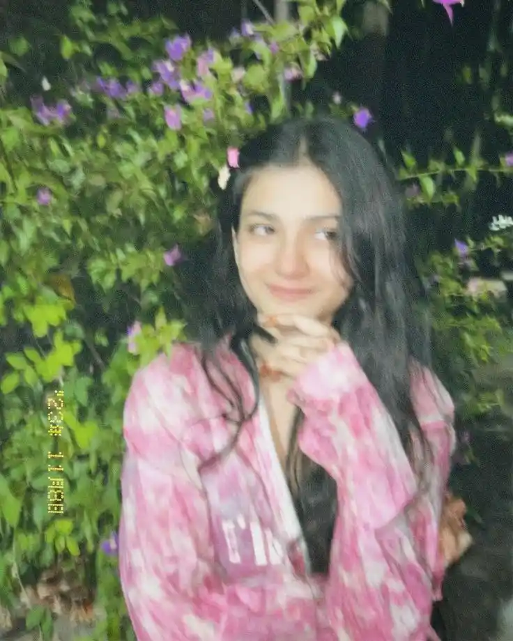 real simple girl image,Real simple girl image wallpaper,Real simple girl image download,Beautiful girl Pic Simple,Real simple girl image indian