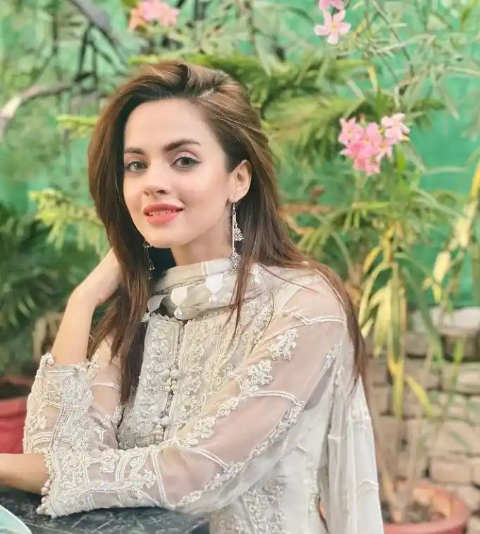 real simple girl image,Real simple girl image wallpaper,Real simple girl image download,Beautiful girl Pic Simple,Real simple girl image indian