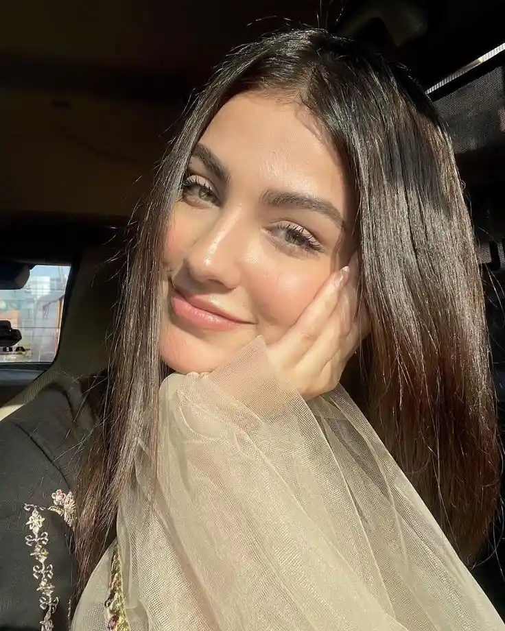 real simple girl image,Real simple girl image wallpaper,Real simple girl image download,Beautiful girl Pic Simple,Real simple girl image indian