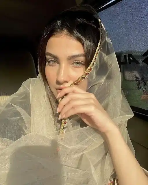 real simple girl image,Real simple girl image wallpaper,Real simple girl image download,Beautiful girl Pic Simple,Real simple girl image indian