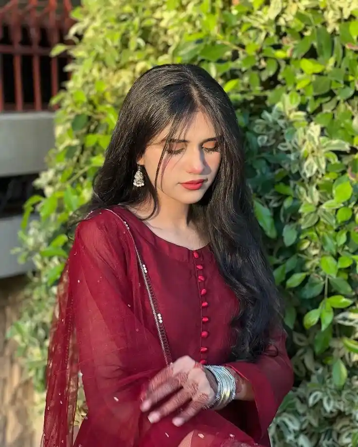 real simple girl image,Real simple girl image wallpaper,Real simple girl image download,Beautiful girl Pic Simple,Real simple girl image indian