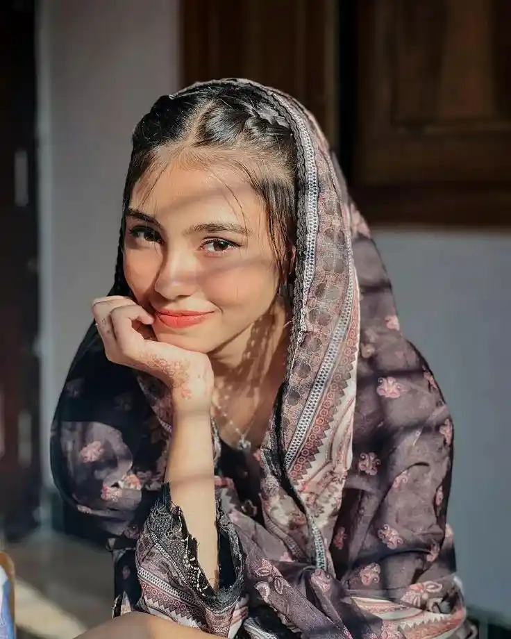 real simple girl image,Real simple girl image wallpaper,Real simple girl image download,Beautiful girl Pic Simple,Real simple girl image indian