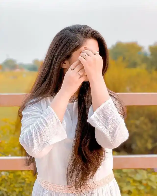 real simple girl image,Real simple girl image wallpaper,Real simple girl image download,Beautiful girl Pic Simple,Real simple girl image indian