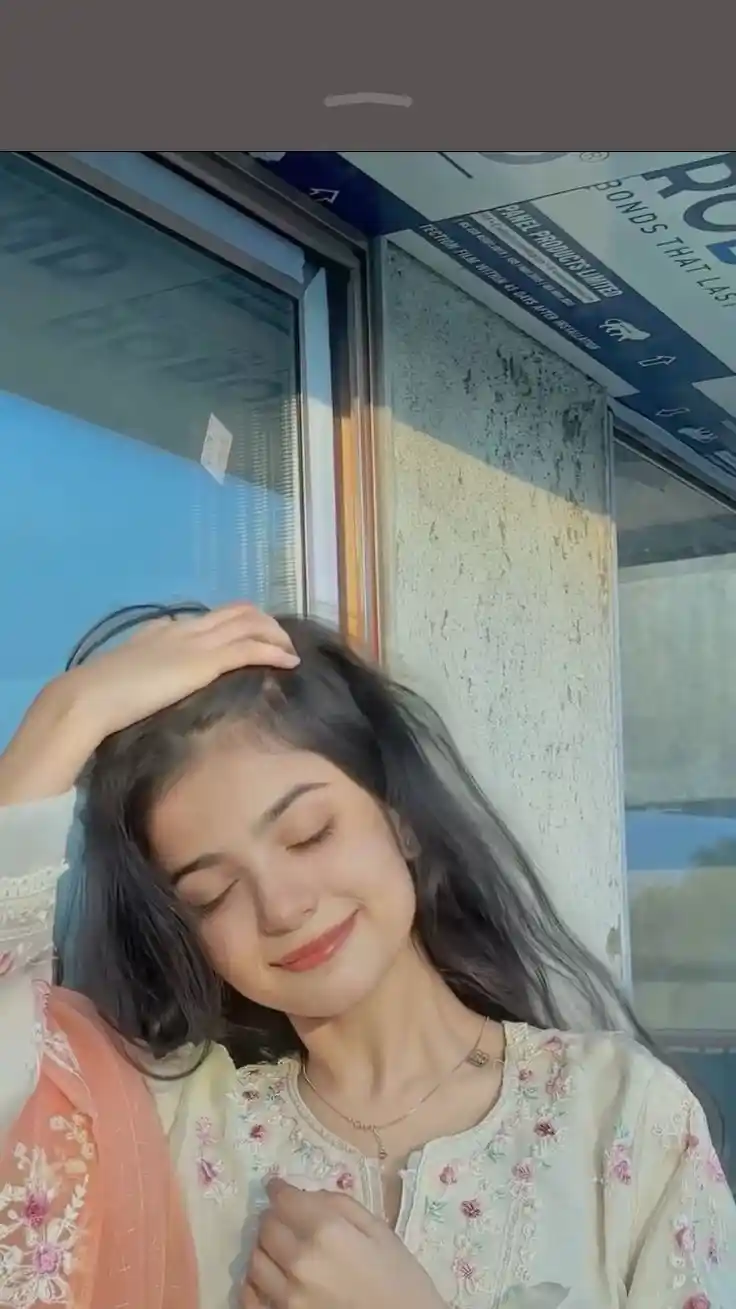 real simple girl image,Real simple girl image wallpaper,Real simple girl image download,Beautiful girl Pic Simple,Real simple girl image indian