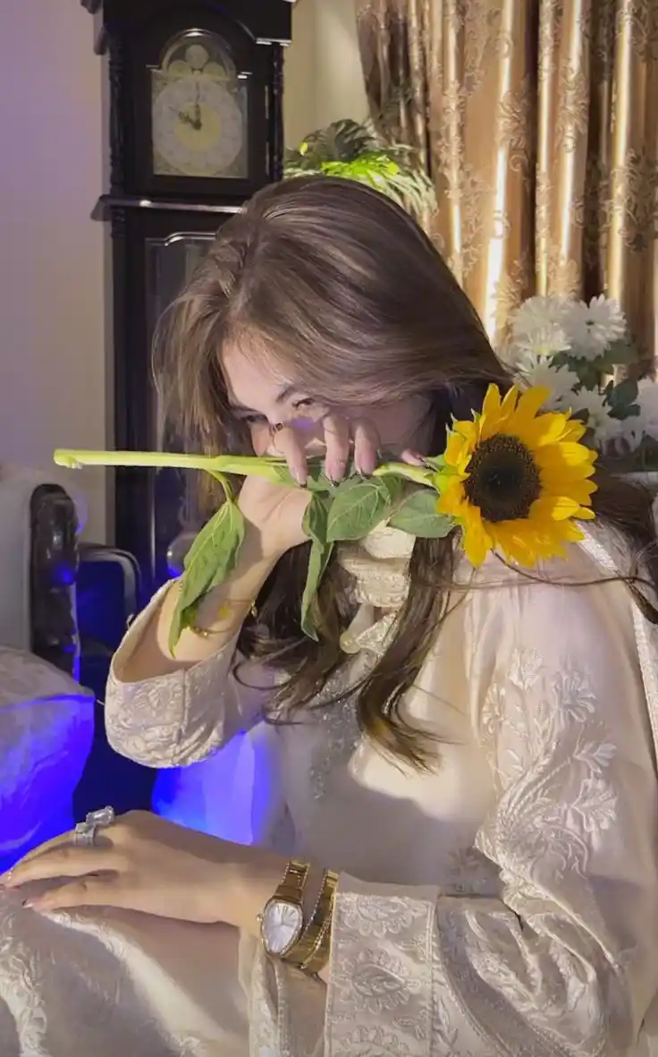 real simple girl image,Real simple girl image wallpaper,Real simple girl image download,Beautiful girl Pic Simple,Real simple girl image indian