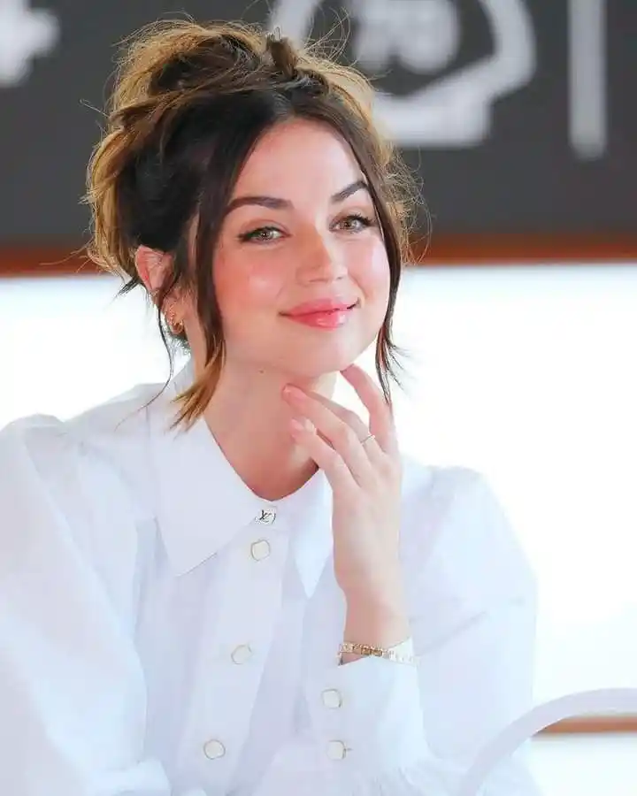 real simple girl image,Real simple girl image wallpaper,Real simple girl image download,Beautiful girl Pic Simple,Real simple girl image indian