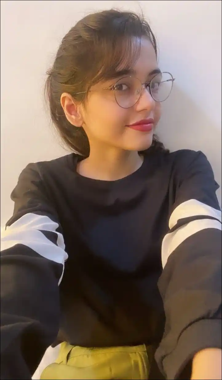 real simple girl image,Real simple girl image wallpaper,Real simple girl image download,Beautiful girl Pic Simple,Real simple girl image indian