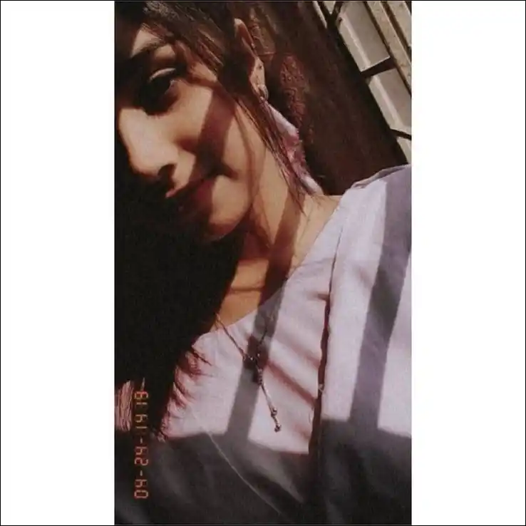 real simple girl image,Real simple girl image wallpaper,Real simple girl image download,Beautiful girl Pic Simple,Real simple girl image indian