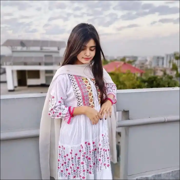 real simple girl image,Real simple girl image wallpaper,Real simple girl image download,Beautiful girl Pic Simple,Real simple girl image indian