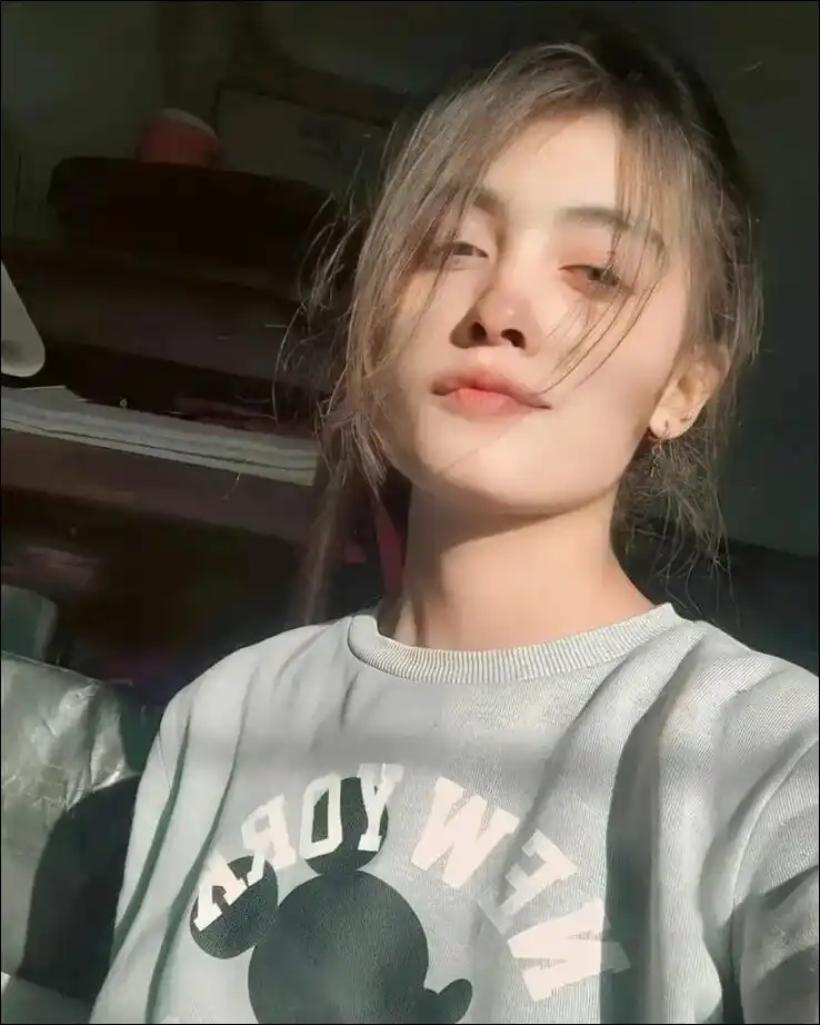 real simple girl image,Real simple girl image wallpaper,Real simple girl image download,Beautiful girl Pic Simple,Real simple girl image indian