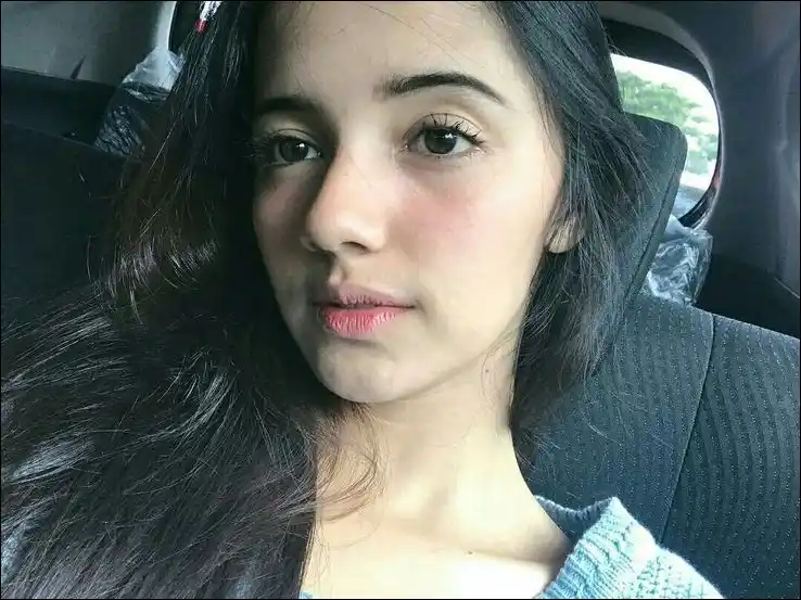 real simple girl image,Real simple girl image wallpaper,Real simple girl image download,Beautiful girl Pic Simple,Real simple girl image indian