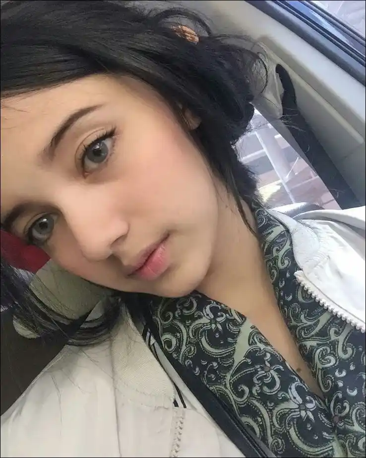 real simple girl image,Real simple girl image wallpaper,Real simple girl image download,Beautiful girl Pic Simple,Real simple girl image indian