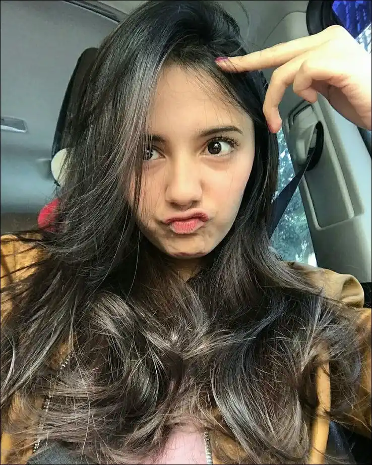 real simple girl image,Real simple girl image wallpaper,Real simple girl image download,Beautiful girl Pic Simple,Real simple girl image indian