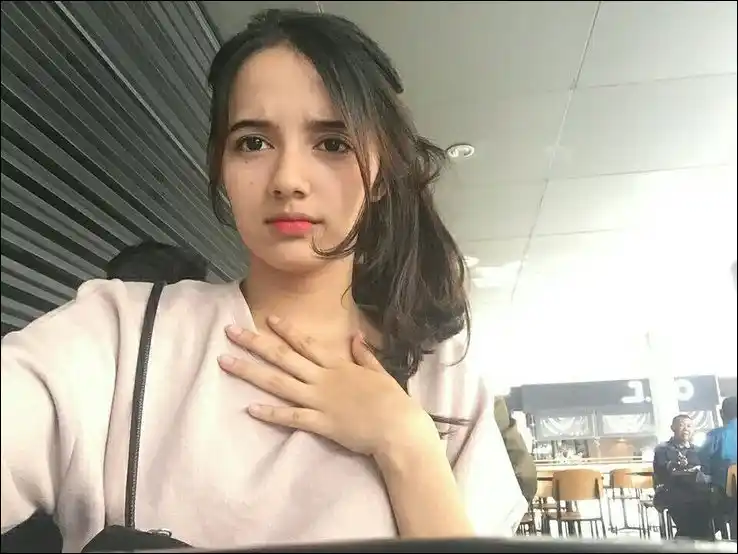 real simple girl image,Real simple girl image wallpaper,Real simple girl image download,Beautiful girl Pic Simple,Real simple girl image indian