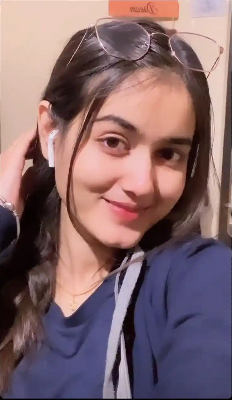 real simple girl image,Real simple girl image wallpaper,Real simple girl image download,Beautiful girl Pic Simple,Real simple girl image indian