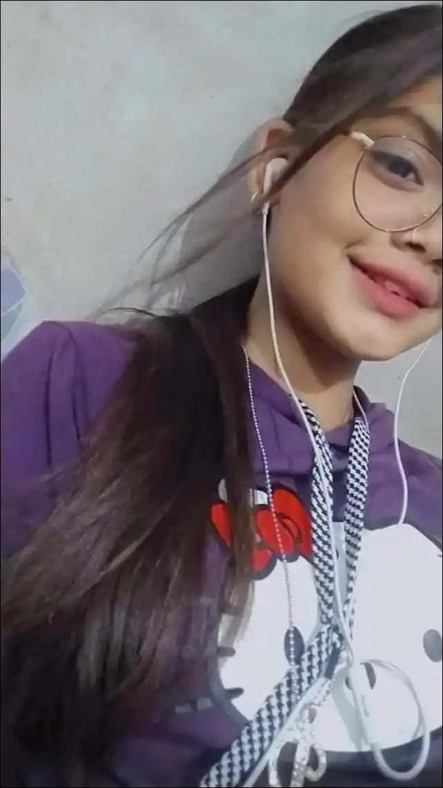 real simple girl image,Real simple girl image wallpaper,Real simple girl image download,Beautiful girl Pic Simple,Real simple girl image indian