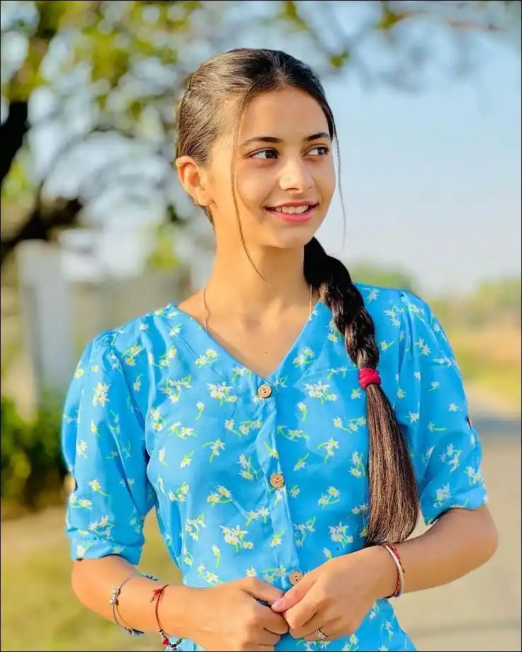 real simple girl image,Real simple girl image wallpaper,Real simple girl image download,Beautiful girl Pic Simple,Real simple girl image indian