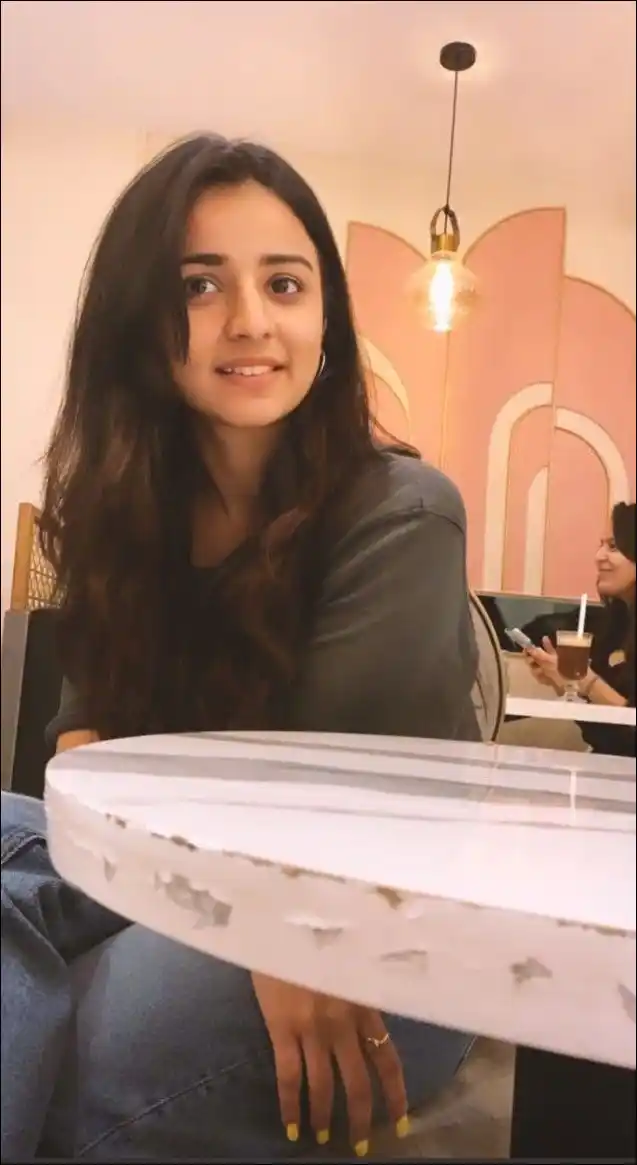 real simple girl image,Real simple girl image wallpaper,Real simple girl image download,Beautiful girl Pic Simple,Real simple girl image indian