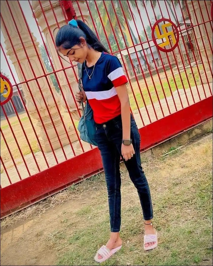 real simple girl image,Real simple girl image wallpaper,Real simple girl image download,Beautiful girl Pic Simple,Real simple girl image indian