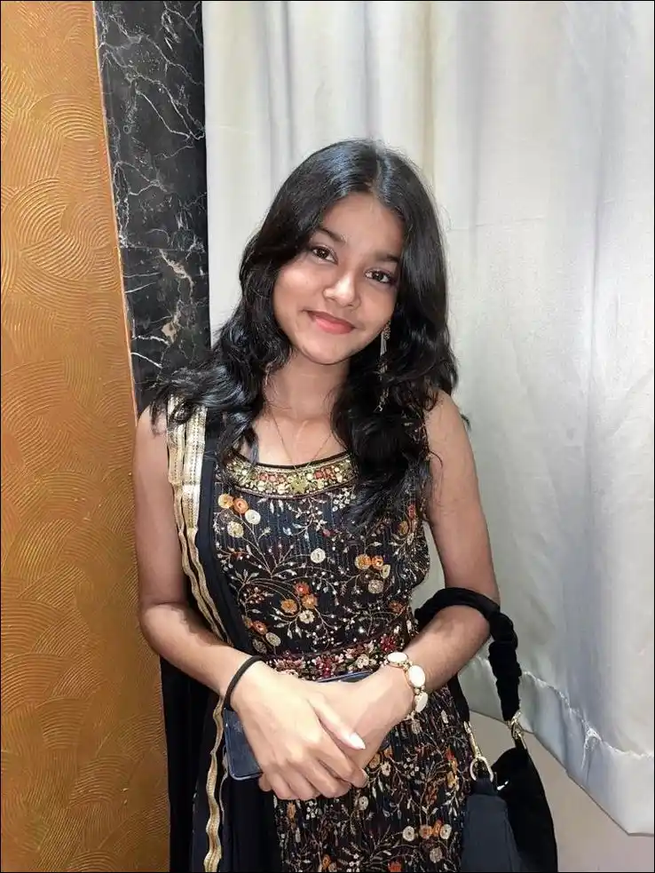 real simple girl image,Real simple girl image wallpaper,Real simple girl image download,Beautiful girl Pic Simple,Real simple girl image indian