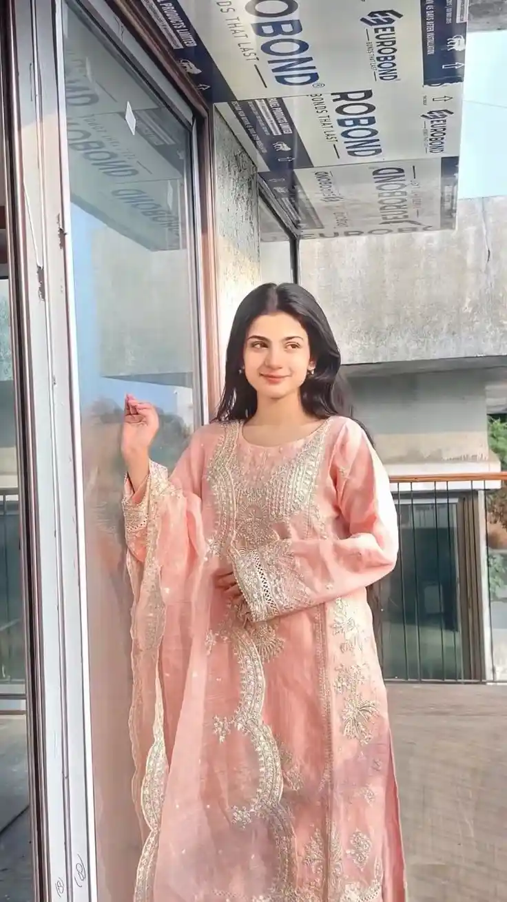 real simple girl image,Real simple girl image wallpaper,Real simple girl image download,Beautiful girl Pic Simple,Real simple girl image indian